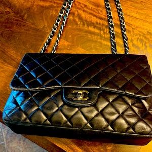 Classic CHANEL quilted shoulder bag